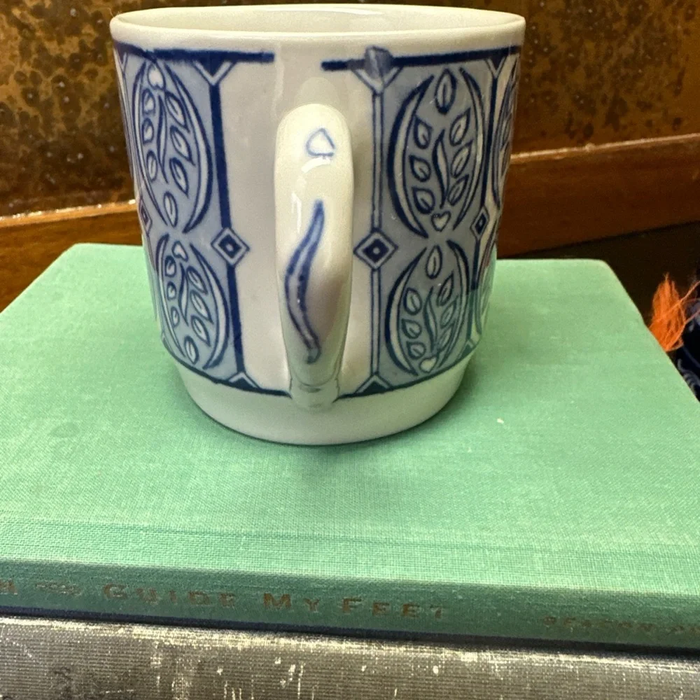 Williams Sonoma Grande Cuisine Blue White Leaf Mug